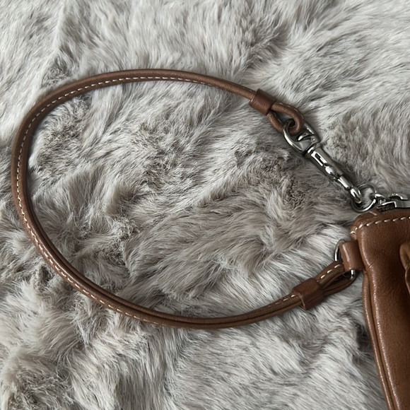 Coach wristlet - Picture 3 of 9